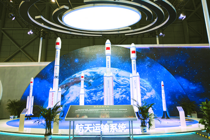 普京：发展火箭航天综合体是俄绝对优先事项之一(图1)